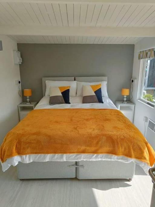 Private Lodge Close To Beaches And Goodwood フェルファム エクステリア 写真