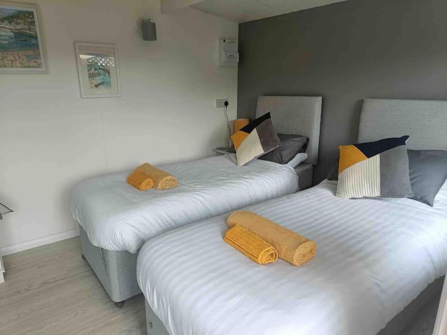 Private Lodge Close To Beaches And Goodwood フェルファム エクステリア 写真